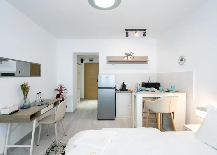 Charlotte Grand * Bucureşti